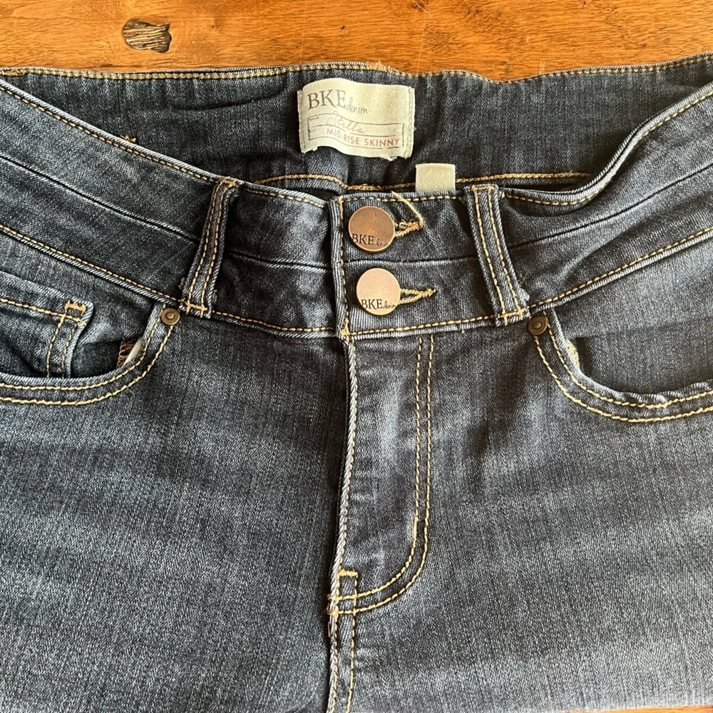 BKE Stella Mid Rise Skinny, Size 29R, EUC - Picture 3 of 4